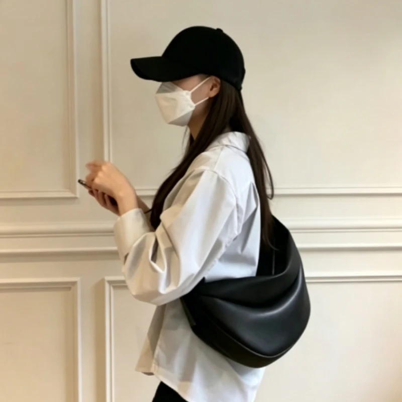 Spring and summer new model Martin crossbody bag, chest bag, large-capacity soft leather dumpling bag, casual shoulder bag