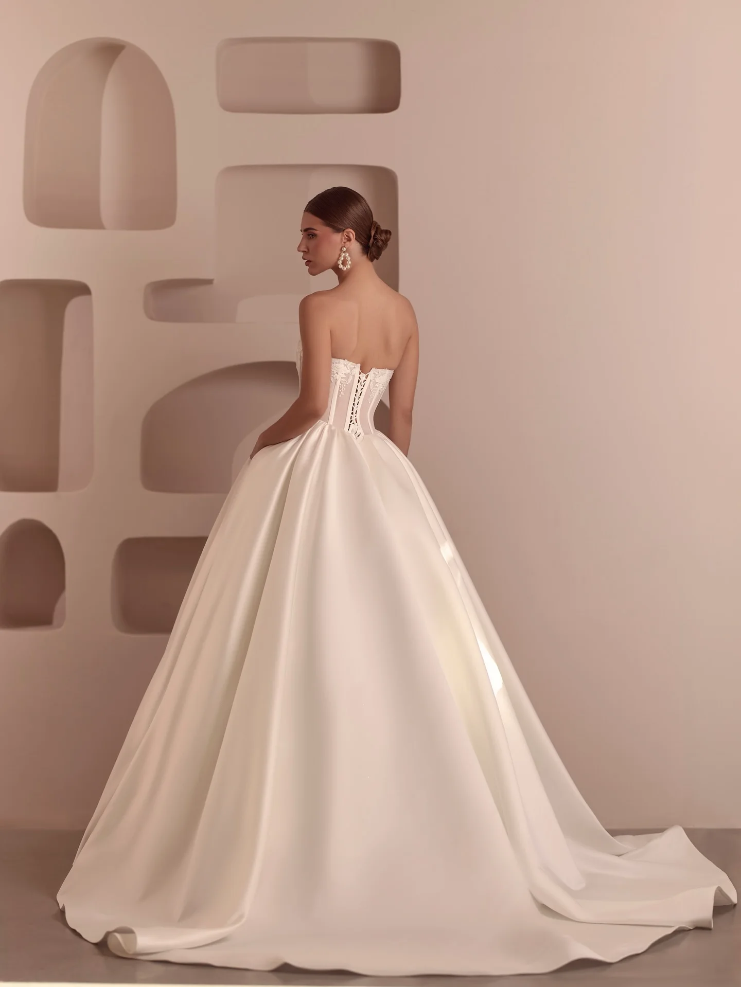 New Arrival Strapless Boat Neckline A-Line Satin Wedding Dress Lace-up Back Floor Length Sweep Train Gown for Bride Customized