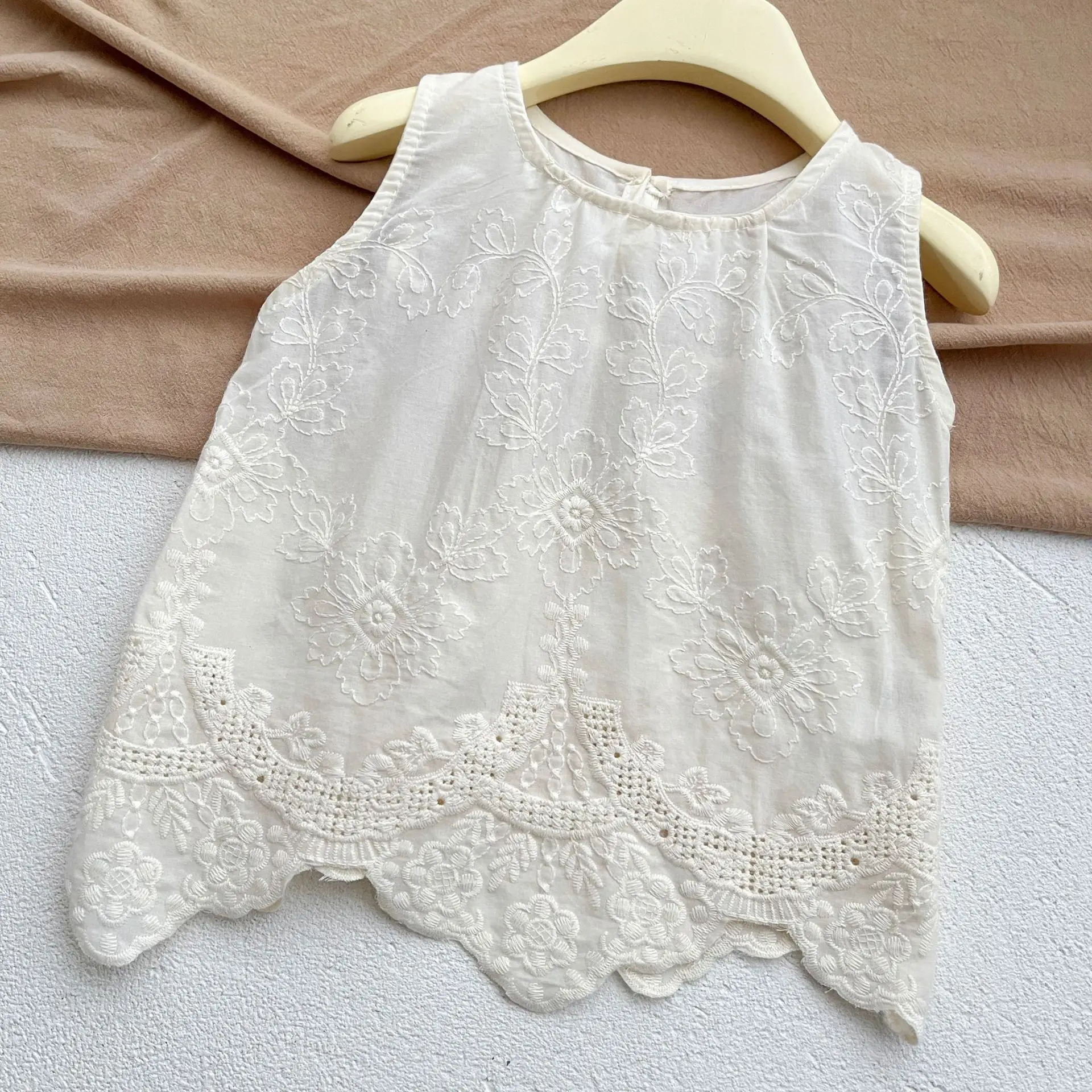 Girls Summer Set 2024 New Embroidered Top and Lace Pants Lightweight Two Pieces Casual Comfortable Children Clothing for Outdoor