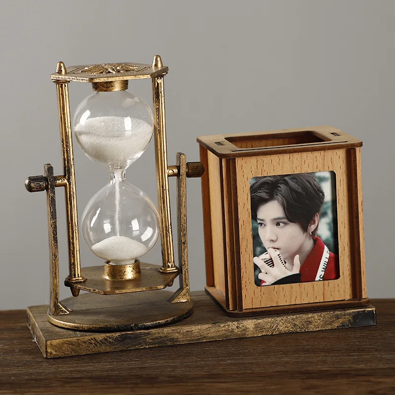 

Creative White Hourglass Quicksand Ornaments Vintage Pen Storage Ornaments Patch Iron Art Old Decoration Paste Photo Storage Tub
