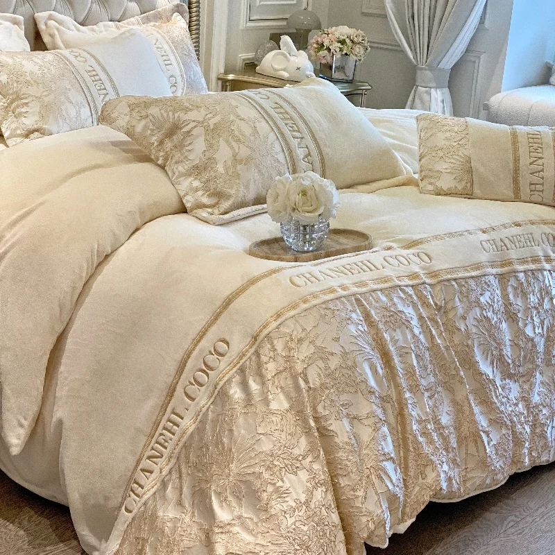 

2025 New Premium Carved Milk Velvet Four-Piece Bedding Set Double-Sided Floing Coral Velvet Bed eet Cover Quilt Cover
