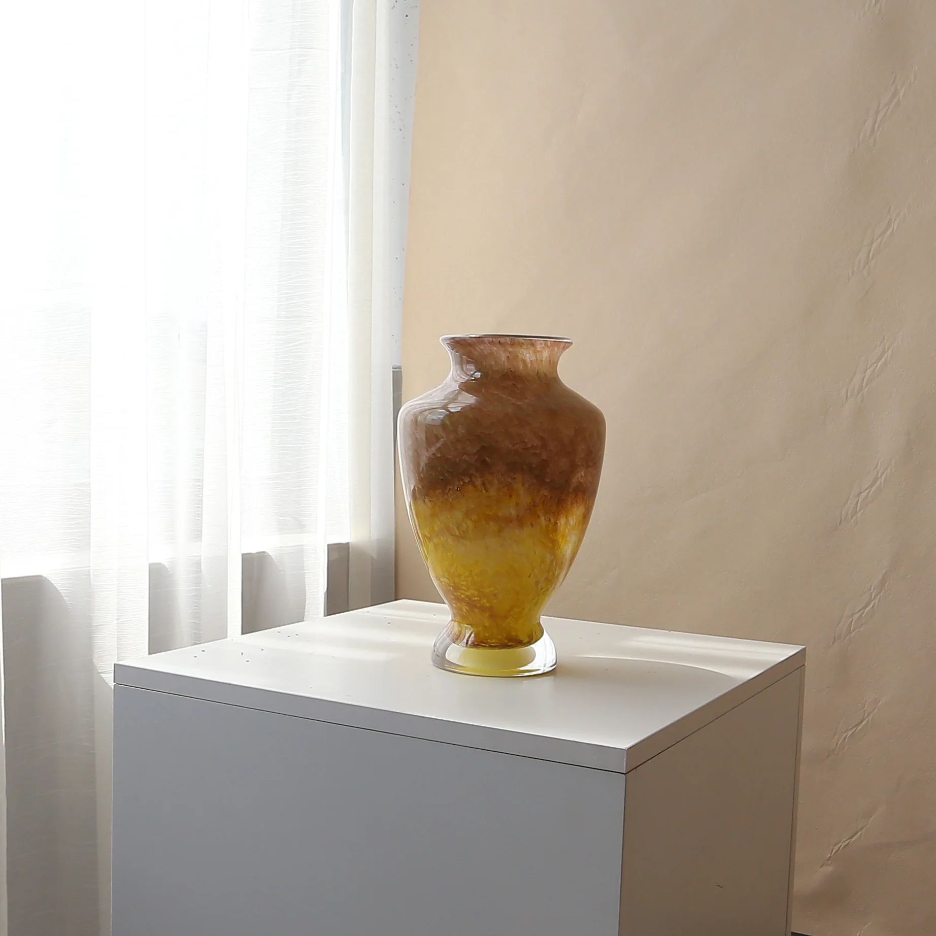 Retro Brown Gradient Song Dynasty Aesthetics Designer Beautiful Glass Vase Flower Arrangement Vessel Soft Decoration