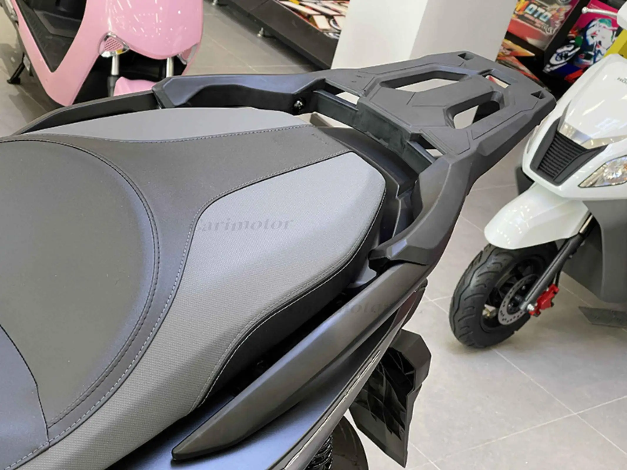 WSPORNIK TYLNEGO BAGAŻNIKA LUGGAGE CZARNY DO HONDA FORZA350 CSS350 ADV350