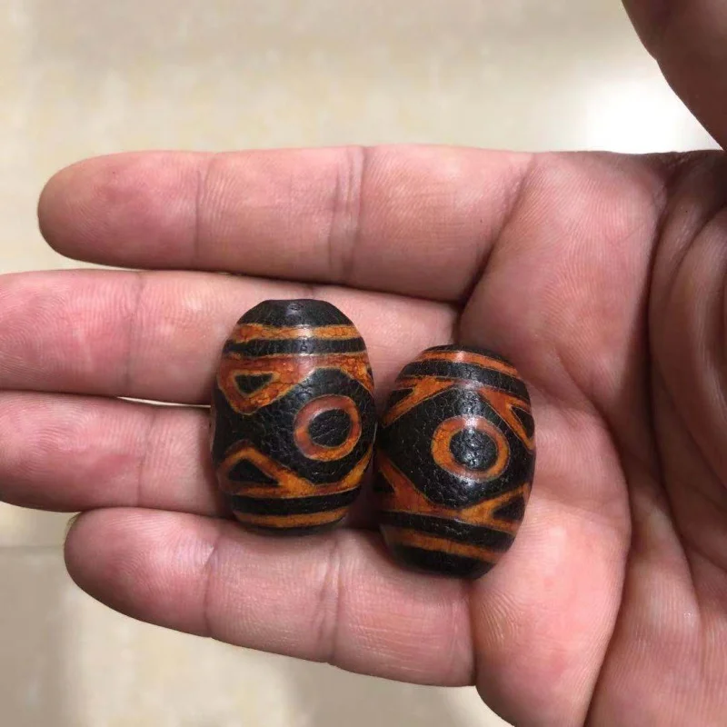 Wholesale Agate Three Eyes Tibet Beads Gracked Glaze Weathering Bird Eggs Type Old Beads Scattered Beads Tibet Beads Tube Beads