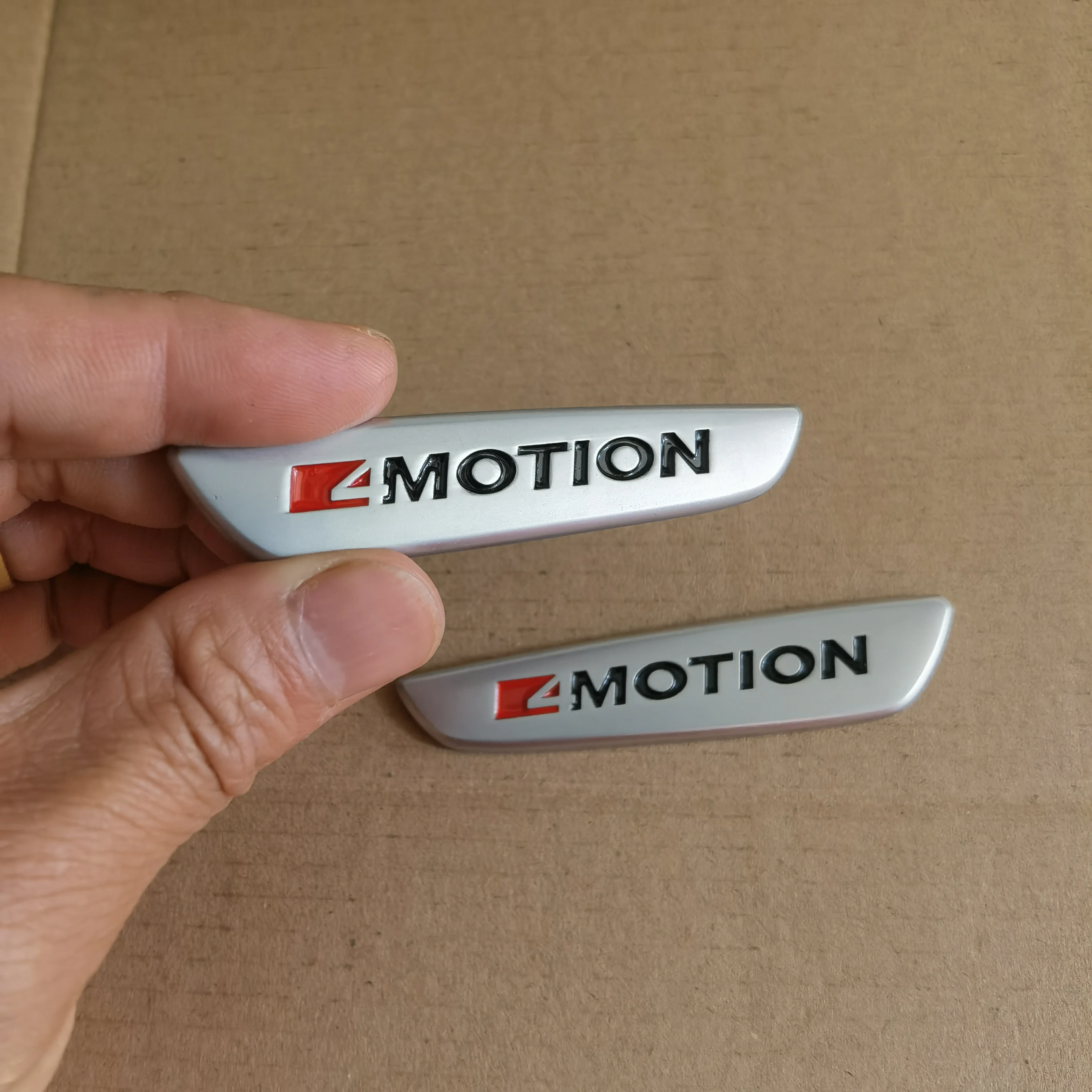 2pcs/Set Exclusive Emblem Sticker 4MOTION Armrest Sticker For Volkswagen VW Passat CC Jetta Golf Tiguan VW Rline Side Sticker