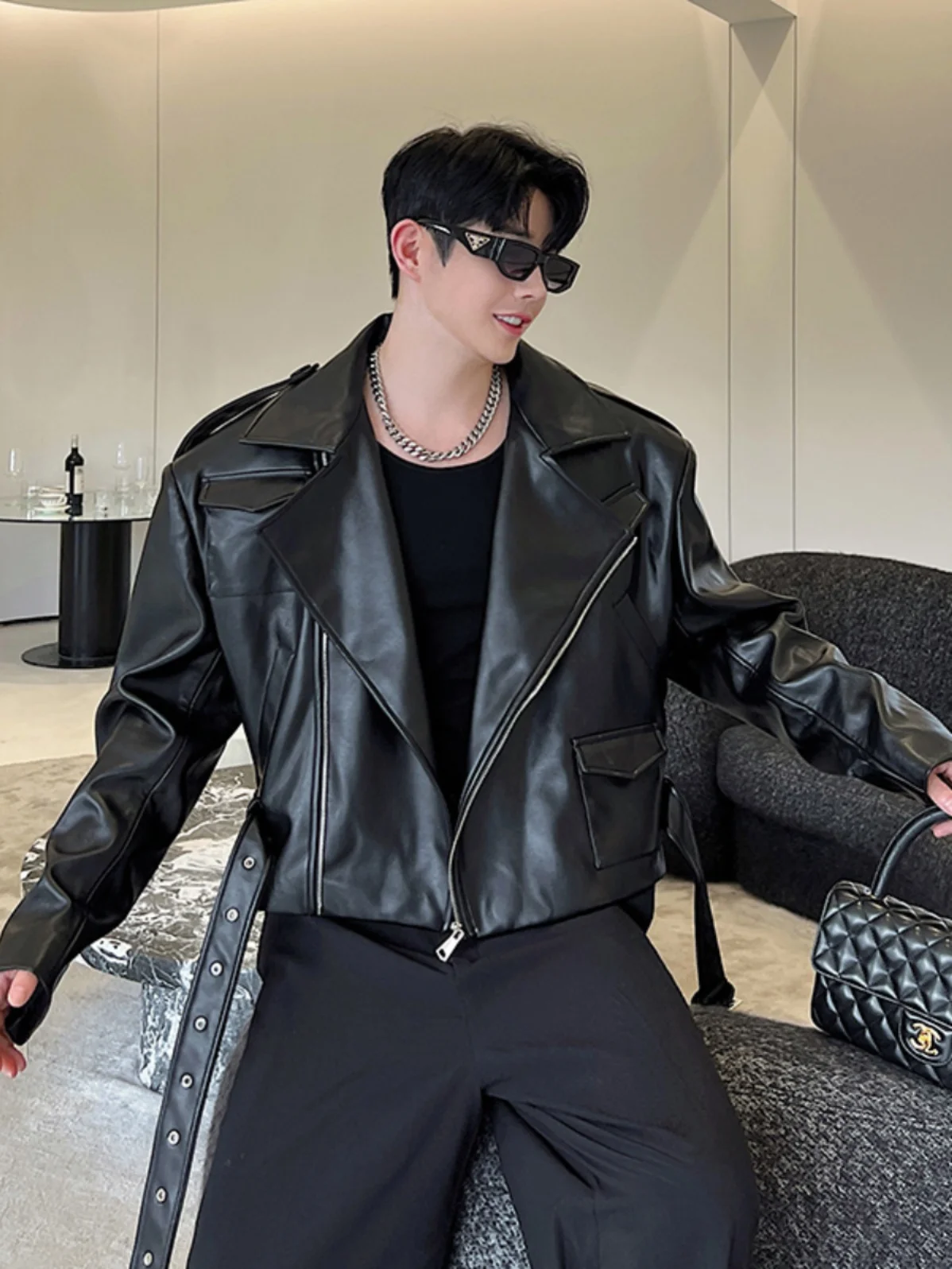 Giacca in Pelle Stile Biker Coreano con Cerniera Retrò, Design Trendy e Vestibilità Ampia per Uomo, Energia Giovanile, Casual Autunnale