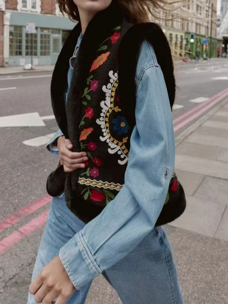 

Floral Embroidery Vest Women Fashion Sleeveless Faux Fur Patchwork Sleeveless Short Vests 2025 New Lady High Street Outwear New