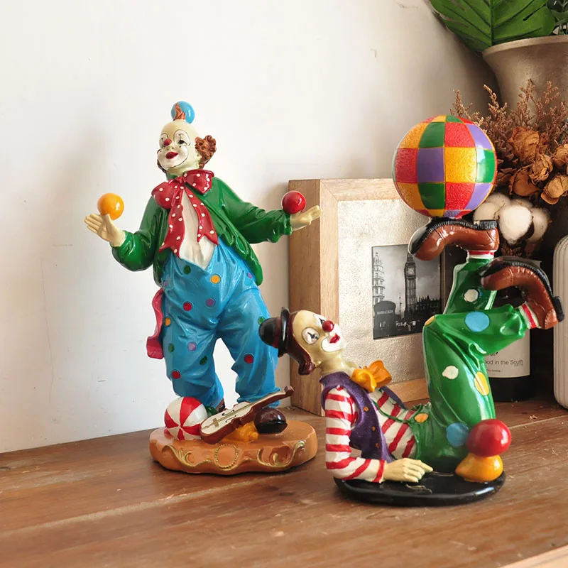 

Nordic Circus Clown Funny Comedy Figurines Home Livingroom Desktop Decor Store Office Sculpture Crafts Living Room Decoration