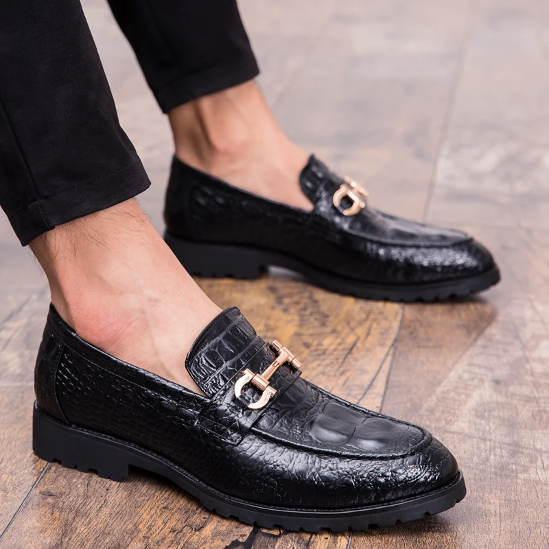 New British Business Casual Shoes Nightclub Formal Pointy Leather Shoes for Men 46 47 Large Size Crocodile Metal Decoration