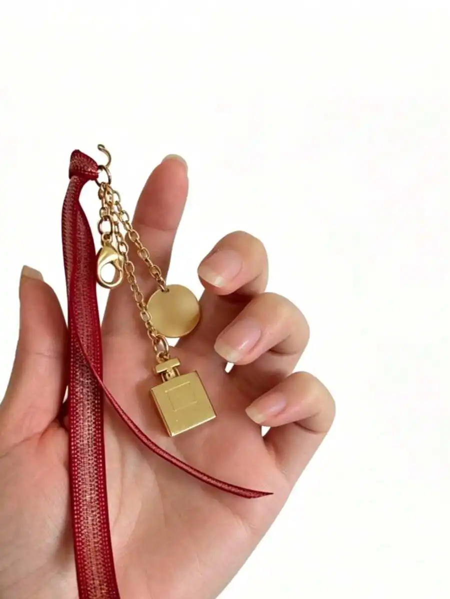 

Universal Bag Charm Keychain With Ribbon For Adults