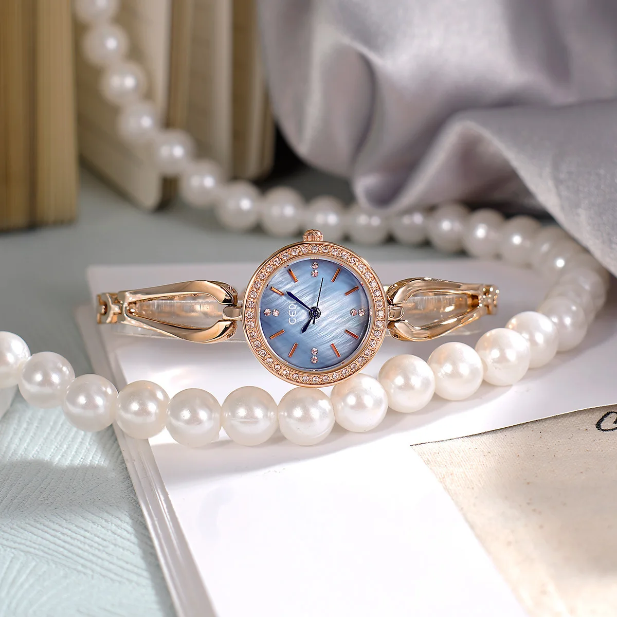 YFY Diamond Student Watch Fashion Waterproof Alloy Watch Ladies Bracelet Quartz Watch Dial