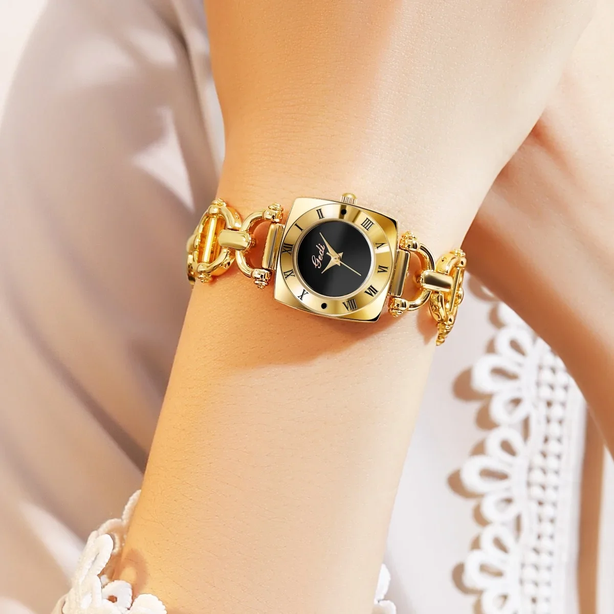 Vintage Women Quartz Watch Square Dial Roman Numerals Watches Ladies Luxury Wristwatch Black Small Gold White Bracelet Clock