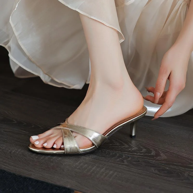 شباشب نسائية صيفية جديدة ذات نطاق ضيق وموجز شباشب نسائية فاخرة على الموضة بكعب رفيع أحذية للحفلات البغال أحذية Zapatos Mujer