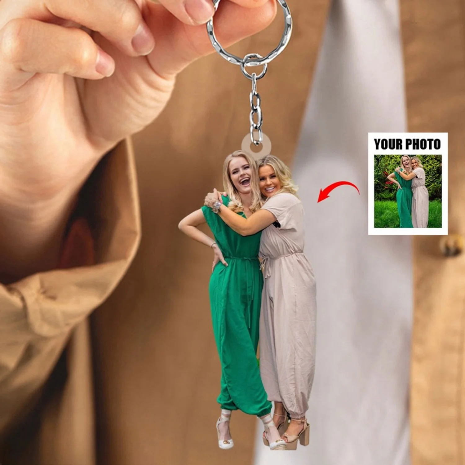Customized acrylic photo keychains, creating unique souvenirs for family and friends. Ideal gift choice for Thanksgiving.
