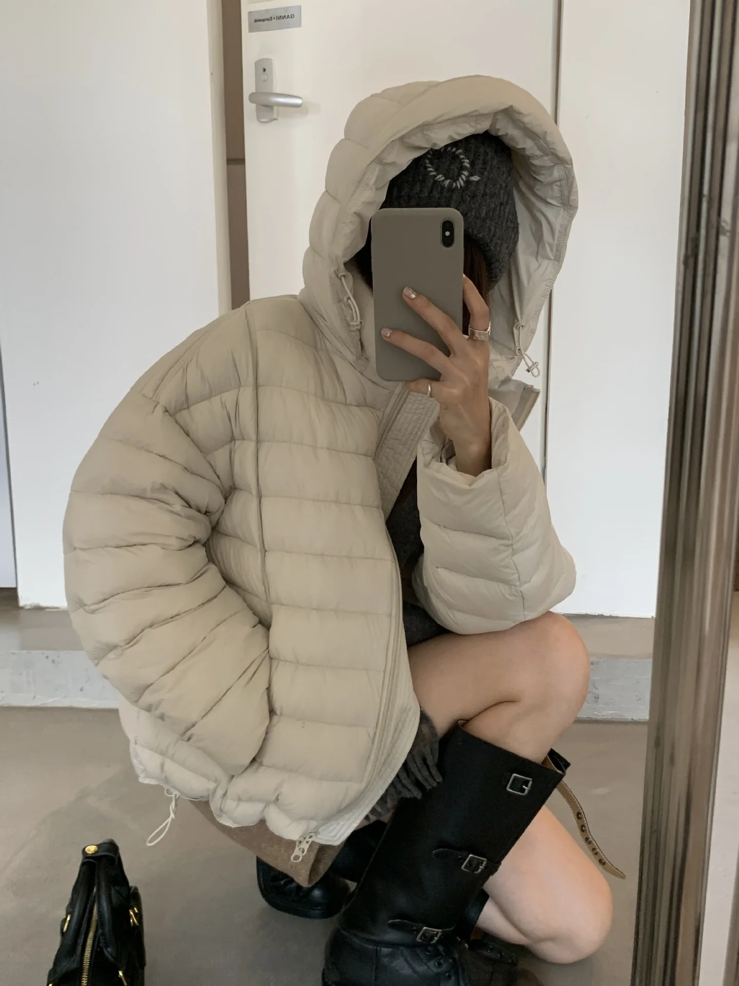 

Зимняя женская куртка-пуховик 2025 года свободного кроя с капюшоном, 90% пух, корейский стиль, из нейлоновой ткани, с длинными рукавами, утепленная верхняя одежда