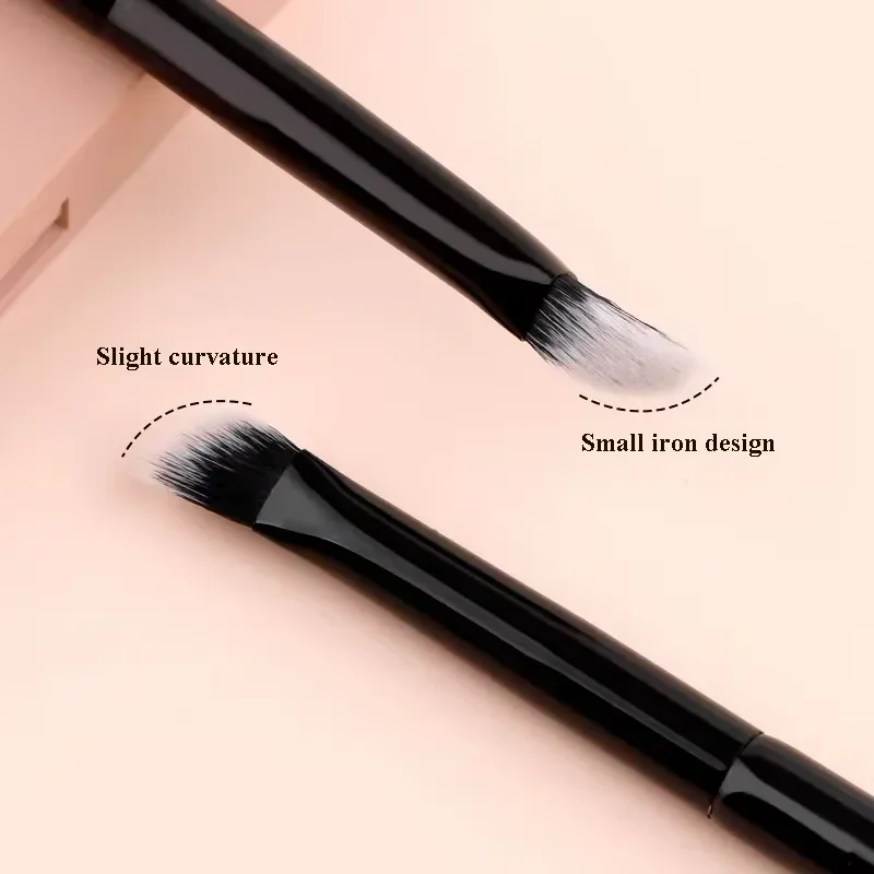 Kleine ijzeren concealerborstel, hoekcrème foundation concealer make-upborstel, schuine driehoekige concealer make-up tool