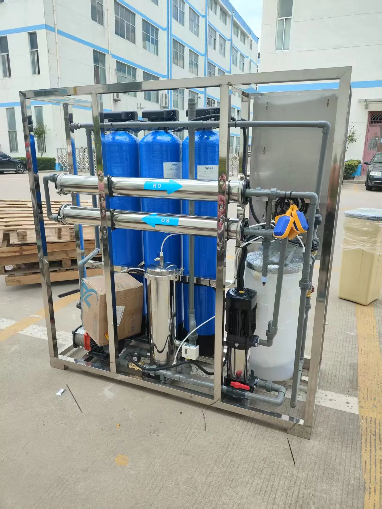 500LPH Reverse Osmosis Desalination System for Brackish Water with 3-Stage Pretreatment Tank for Island Water Supply