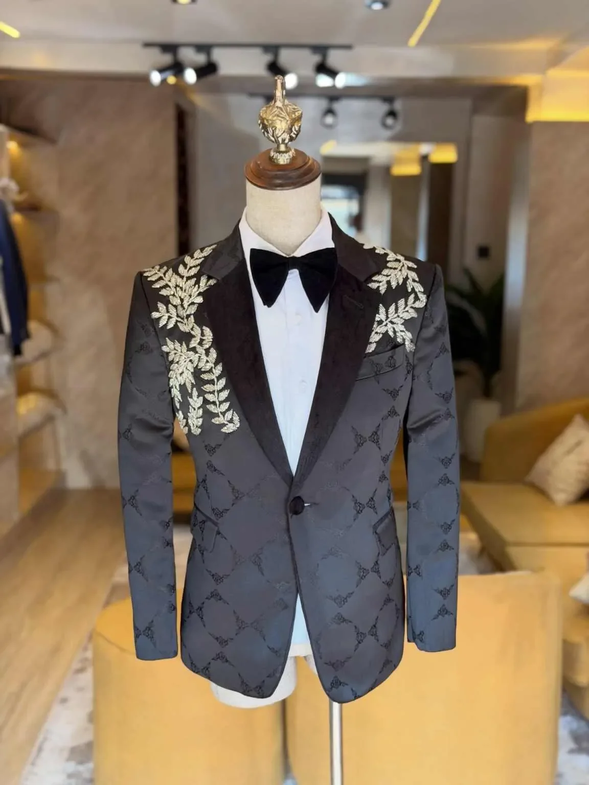 Jacquard Men's Suit 2 Pieces Jacket Pants Notch Lapel Applique Beading Formal Occasion Wedding Banquet Party Customized Trajes