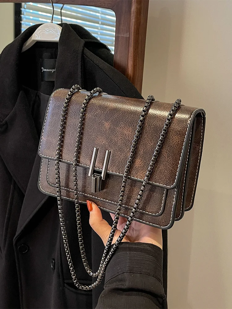 

Trendy Women's Bag 2026 New Spring Vintage Underarm Chain Crossbody Small Square Bag Soft Surface Lock Buckle Closure Casual