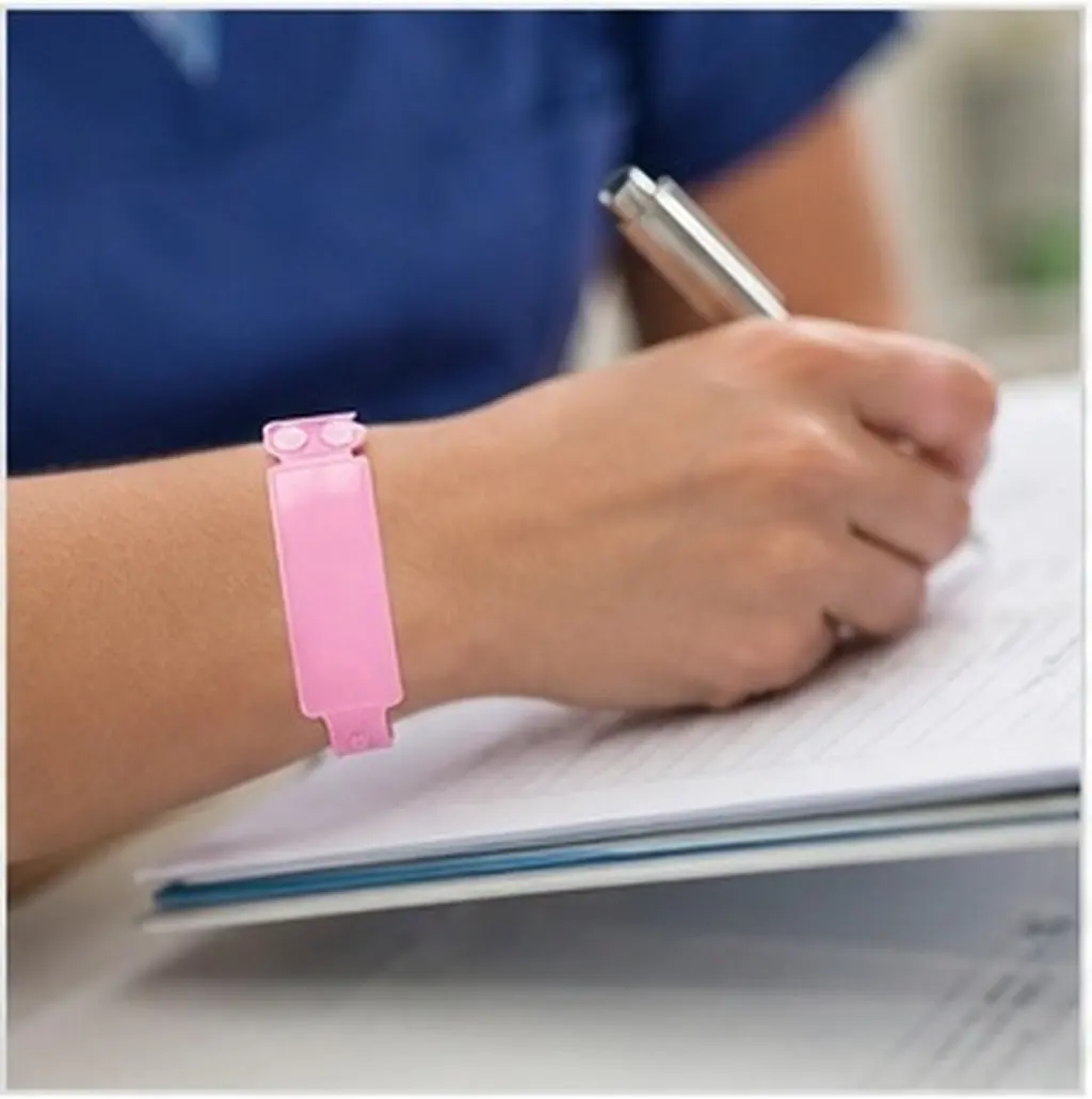 Soft Adjustable PVC Wristbands Waterproof Legible Handwritten Id for Safety Volunteers Vip Hospitals