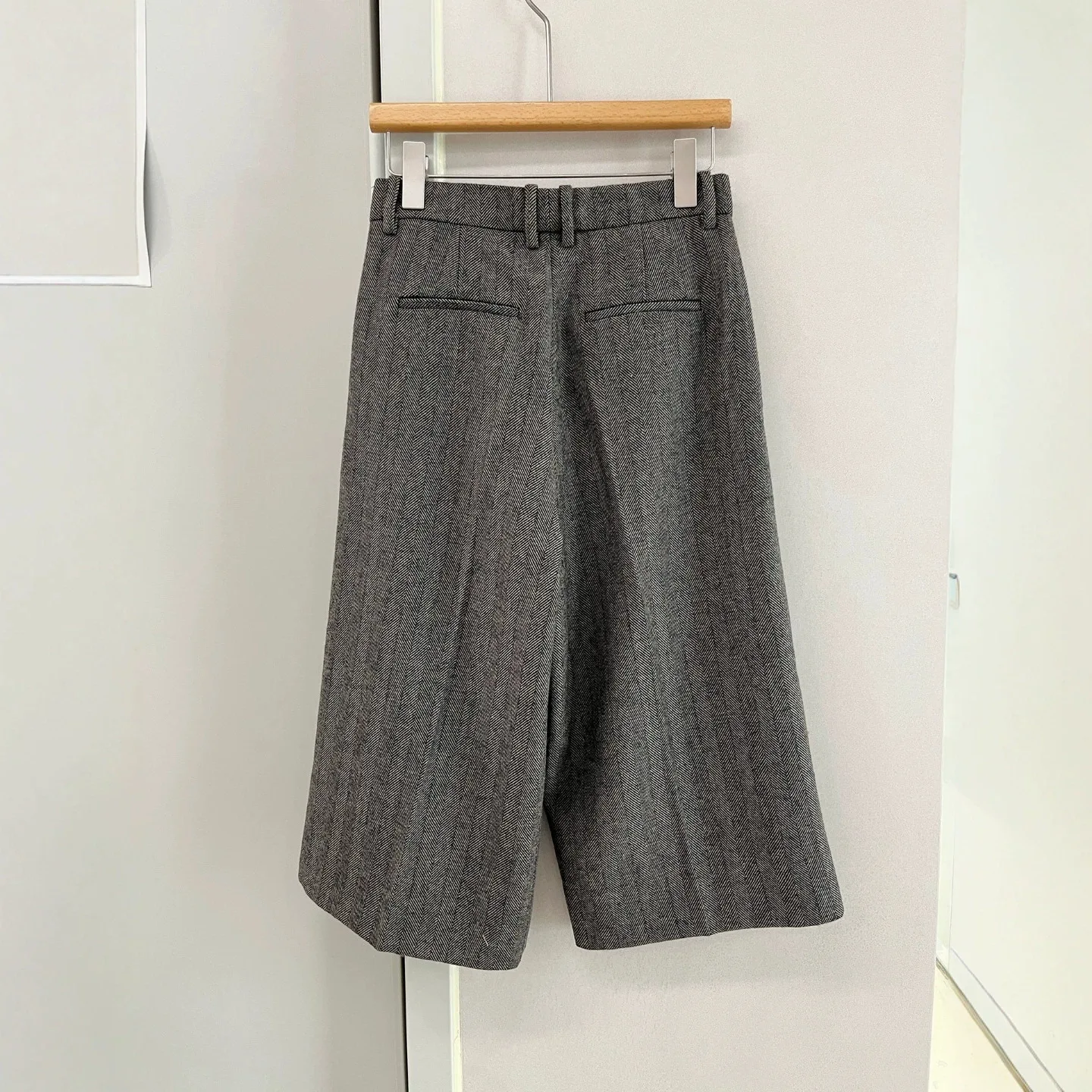 High Street Shorts Women's Herringbone Retro Simple Wool Cropped Pants Autumn New Front Three-dimensional Pleated Wide Leg Pants