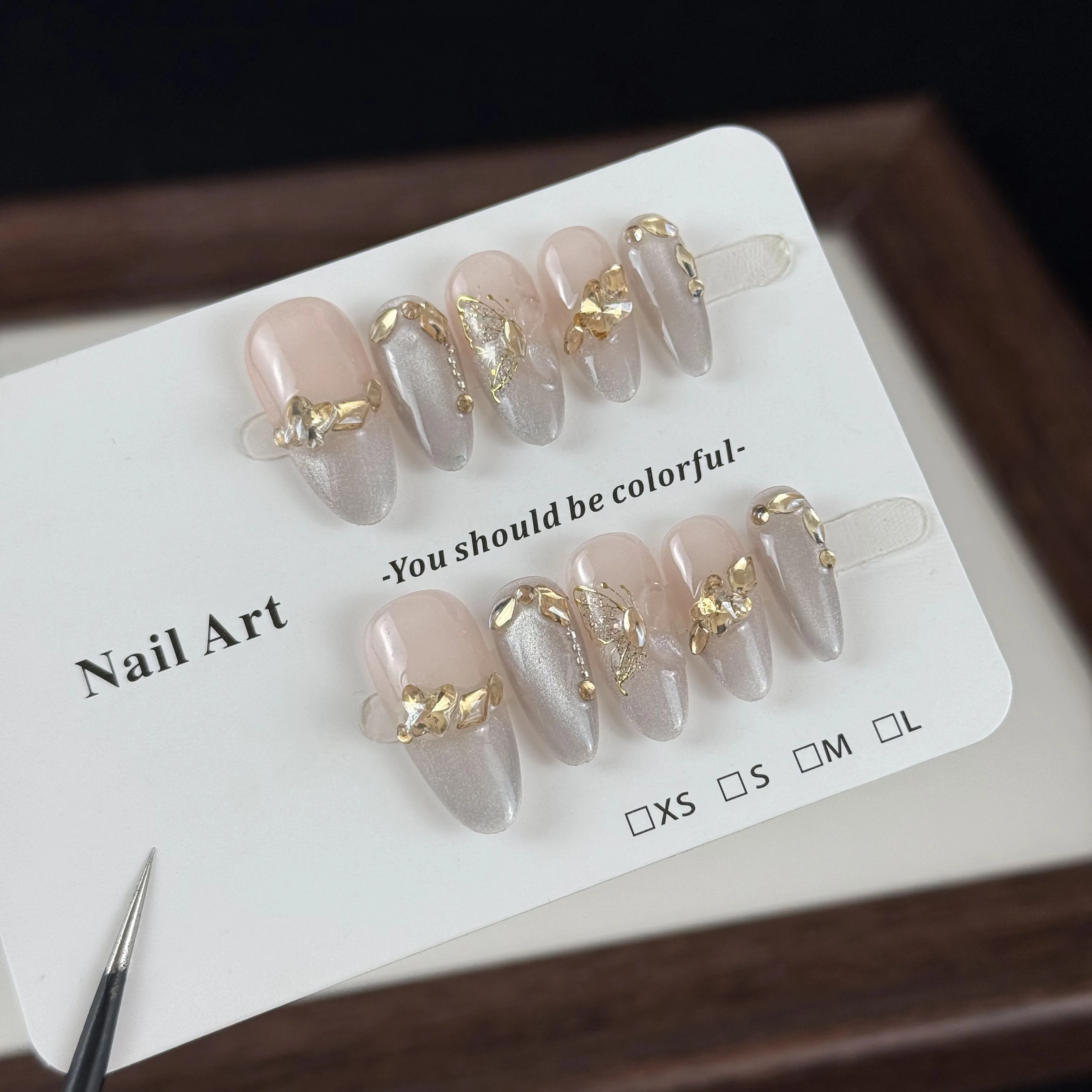10 pièces de faux ongles haut de gamme, style simple et tendance, papillon tridimensionnel peint à la main, yeux de chat éblouissants, faits à la main