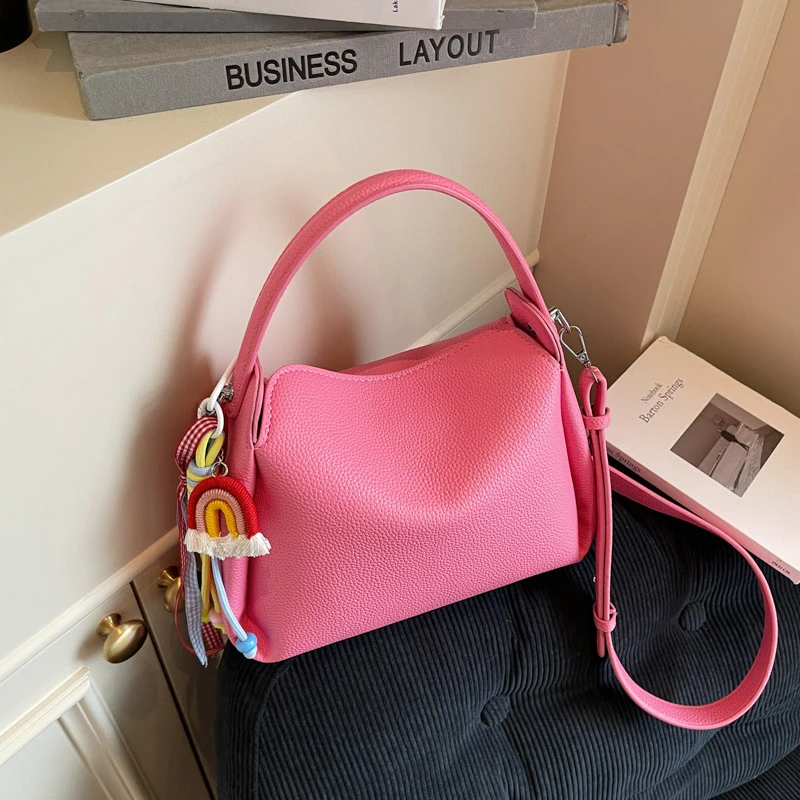 

2025 модные новые классические стильные однотонные квадратные сумки на плечо и через плечо из искусственной кожи, высококачественная популярная женская сумка с ощущением роскоши