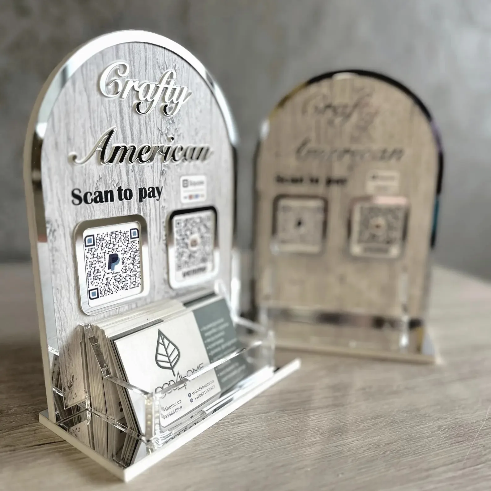 

Customized QR Code Acrylic Plaque With Wooden Base QR Code Bracket Suitable For Commercial And Social Media Office Front Desk