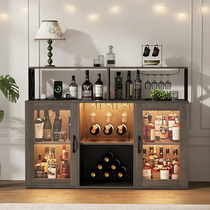 Gabinete para bar de vinos con puertas de vidrio templado con luz LED, toma de corriente, soporte para vino y copas, gabinete de almacenamiento de licores para comedor