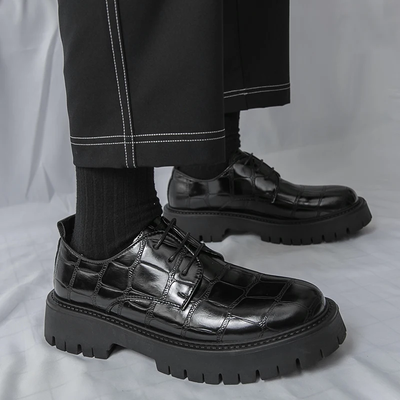 

Кожаная обувь на шнуровке в английском стиле, мужские модные лоферы на толстой подошве, мужские вечерние свадебные туфли, новые весенние мокасины на платформе
