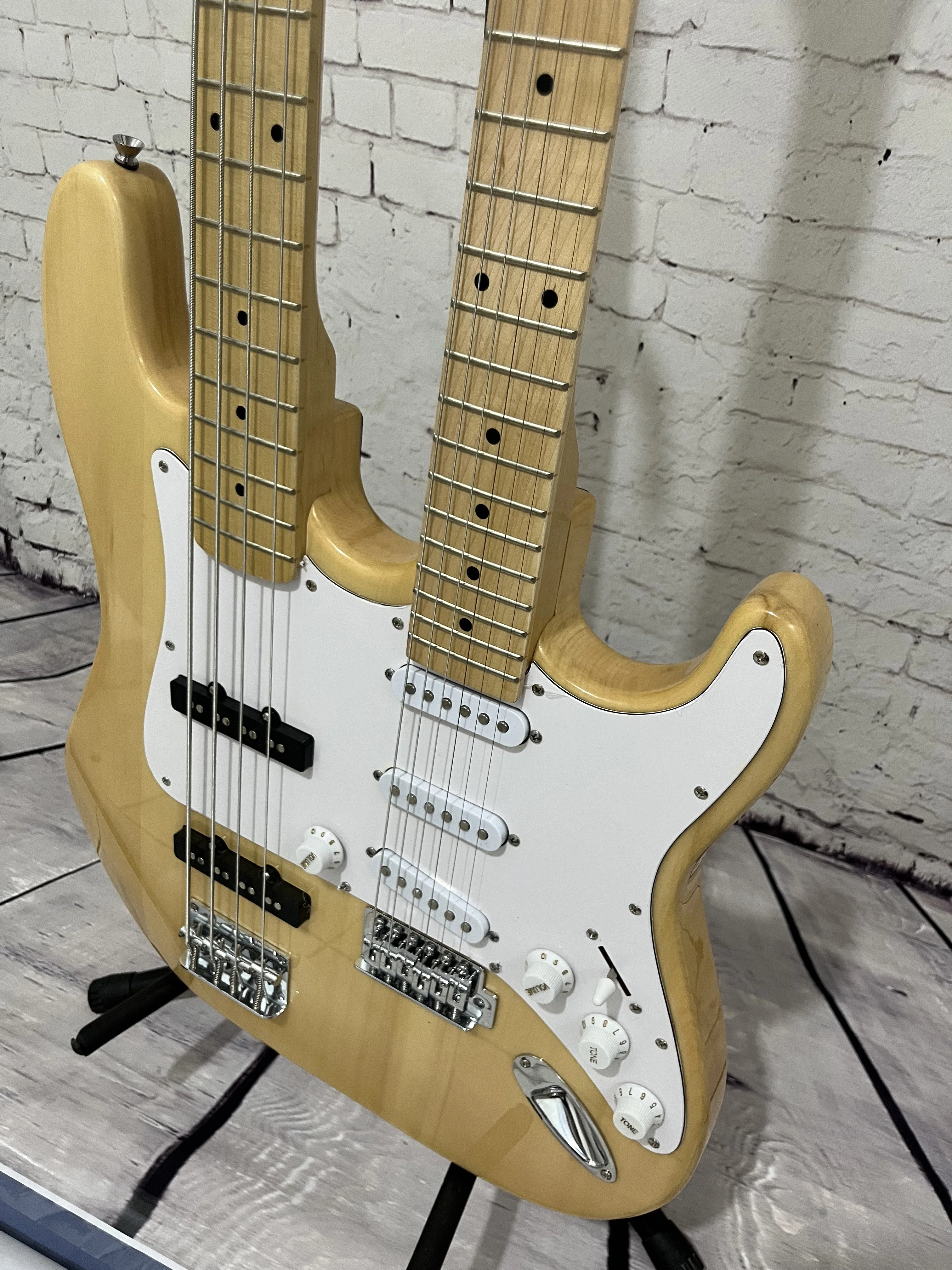 Wooden Basswood Body Electric  - Bass Guitar Fretless review and price