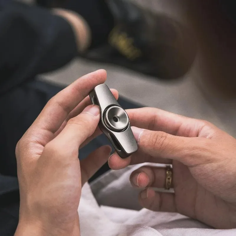 OumuaEDC Hollow Ergonomic Mechanical Metal Two-page Fingertip Gyroscope Decompression Toy