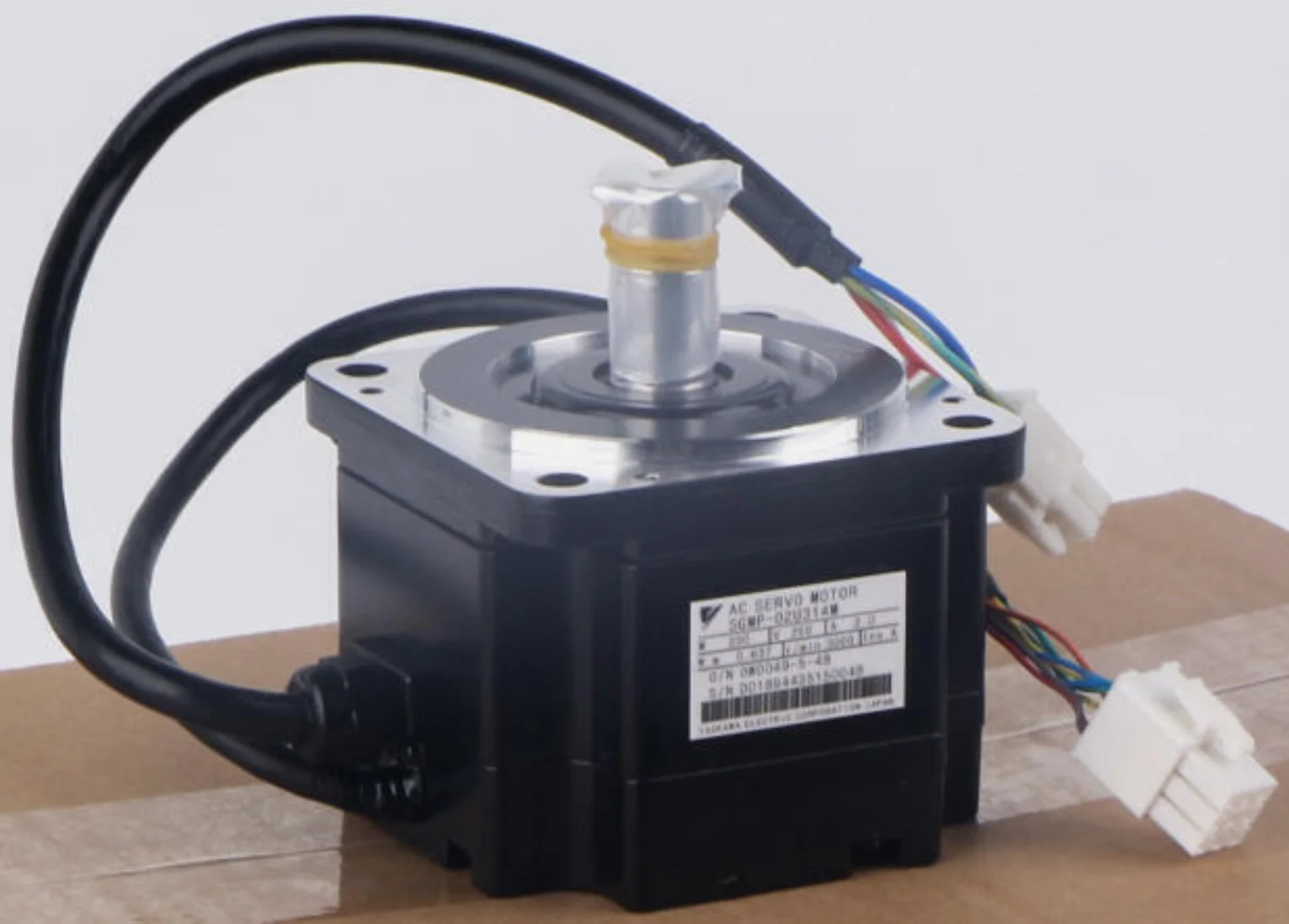 

Brand new SGMP-02U314M Servo motor，Fast shipping，In Stock，SGMP 02U314M
