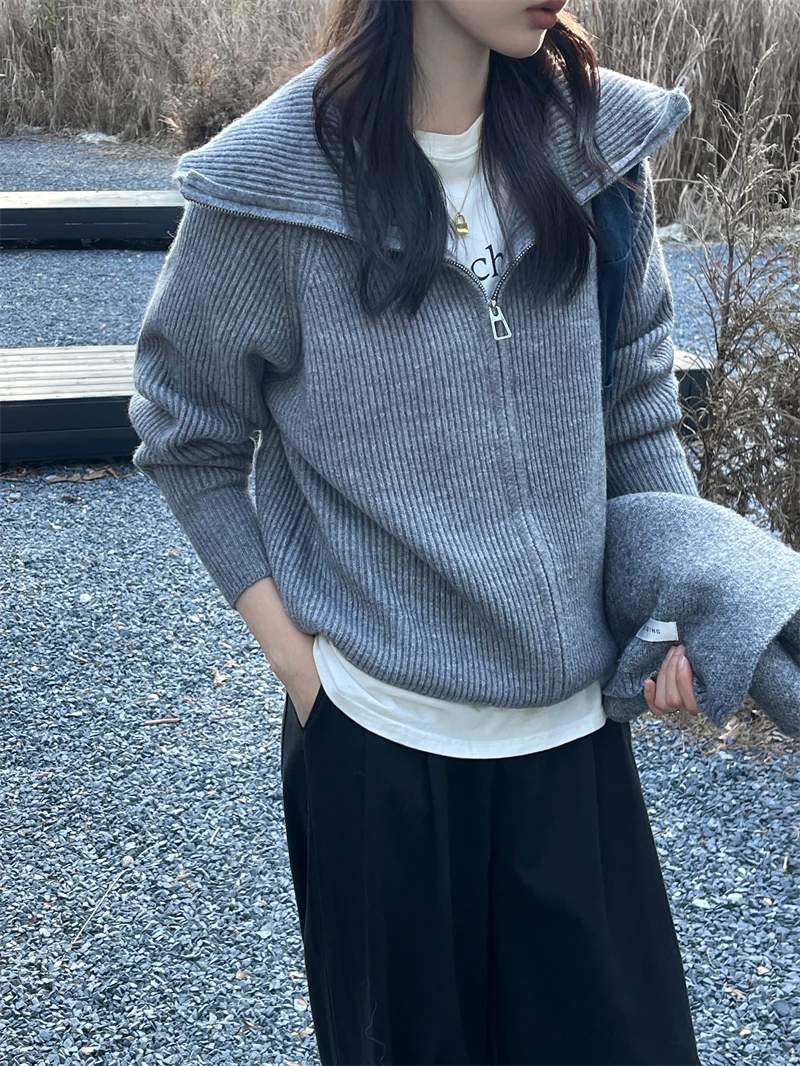 

Осенне-зимний новый стильный вязаный свитер с лацканами, свитер с двойной молнией и курткой-кардиган с нишевым дизайном.