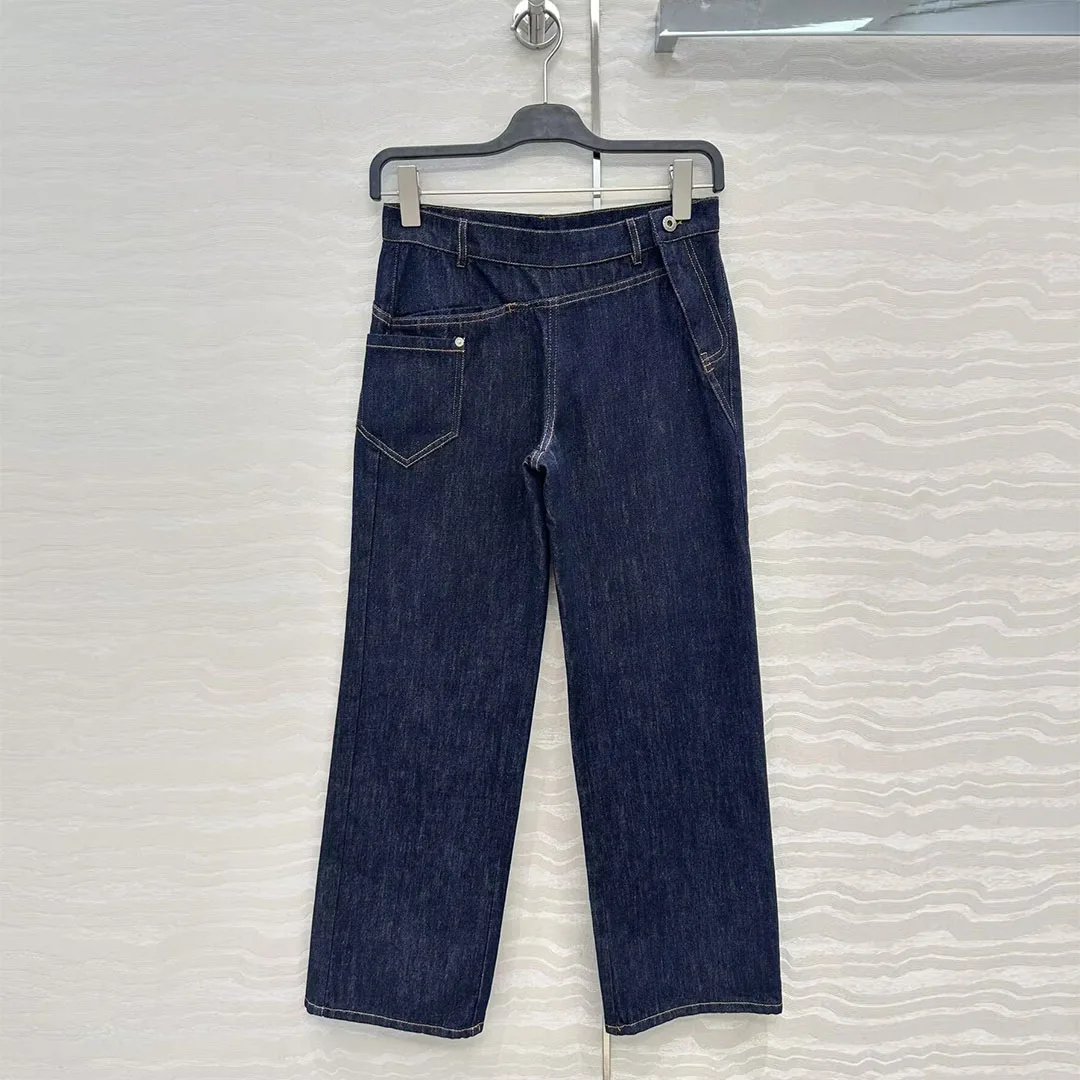 

Diagonal Zipper Design with Patchwork Pockets Solid Color Straight Jeans Women 2026 New Elegant Lady Vintage Denim Trousers