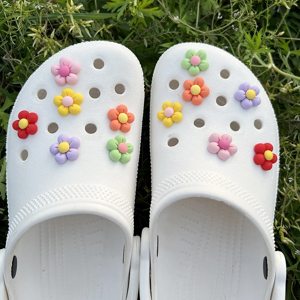 

12PCS Colorful Resin Daisy Flowers Shoe Charms Set Designer Garden Shoe Sandals Slippers Decoration Accessories Bu