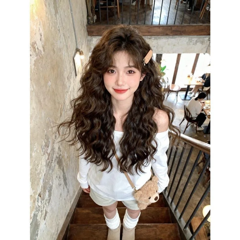 

Full head synthetic wig for women, realistic and natural-looking, age-defying woolly curly long hair, voluminous daily style