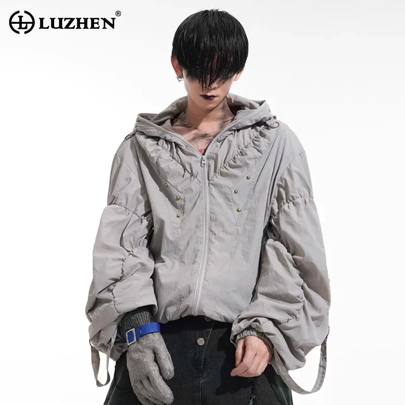 

LUZHEN одежда с капюшоном, дизайн 2025, новый солнцезащитный крем, оригинальное плиссированное пальто, мужская стильная уличная однотонная повседневная куртка JY4740