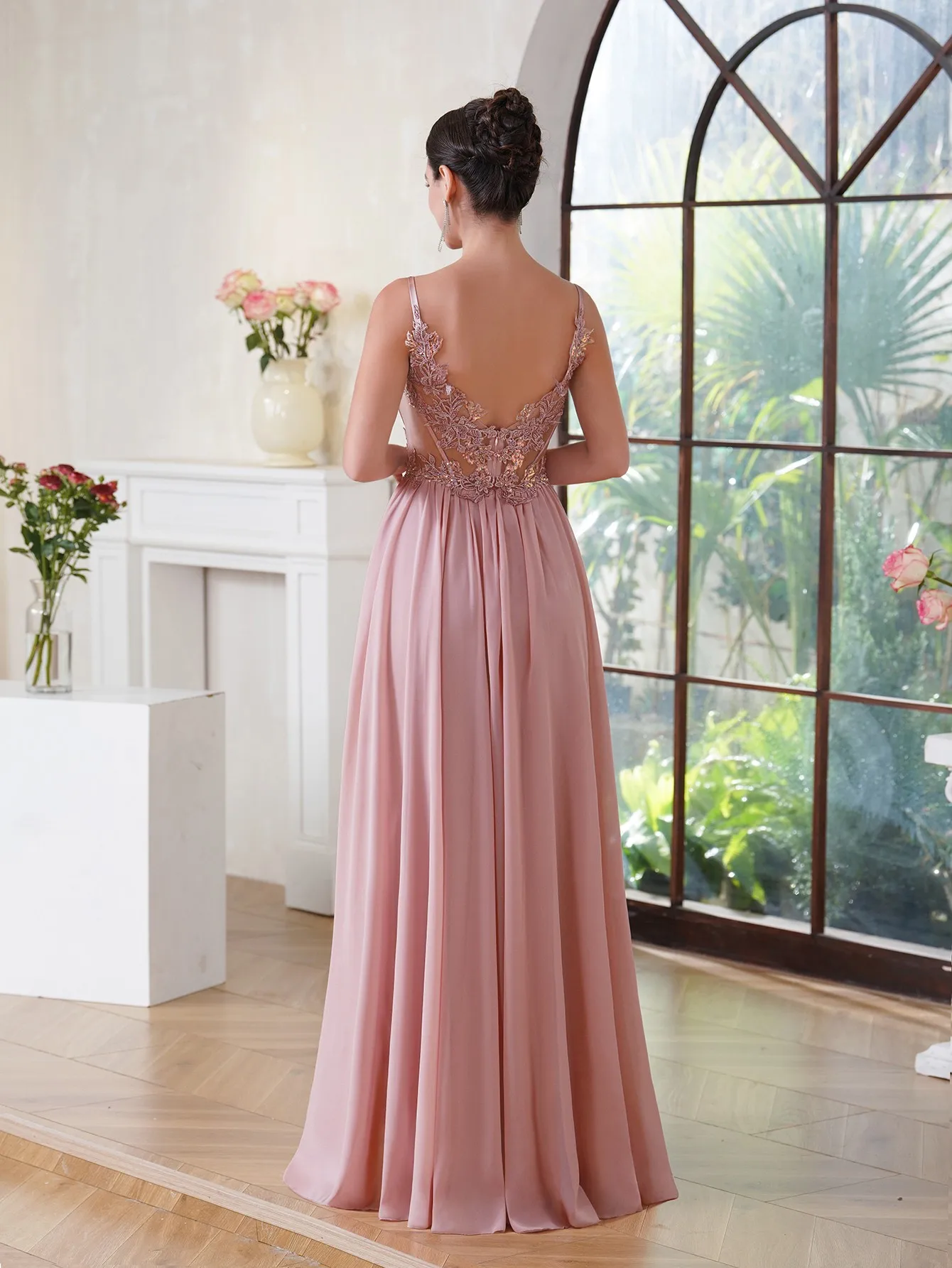 Popular Elegant Prom Dresses 2024 V Neck Beaded Appliques Illusion Spaghetti Strap Evening Gowns Formal Party Vestido De Gala