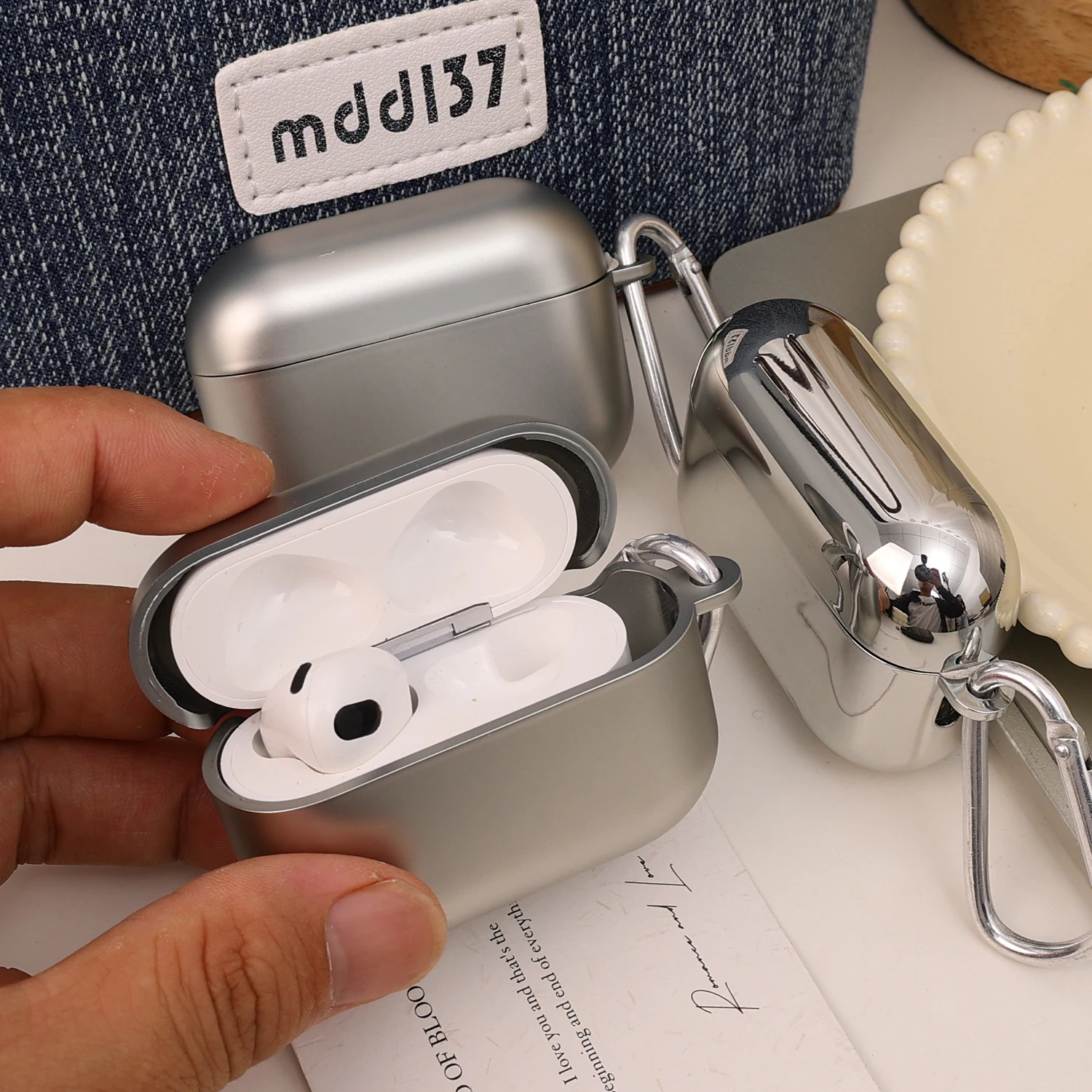 Custodia protettiva antiurto anticaduta per Air Pods Pro3 Custodia protettiva Cover per auricolari opaca elettrolitica per AirPods Pro 3