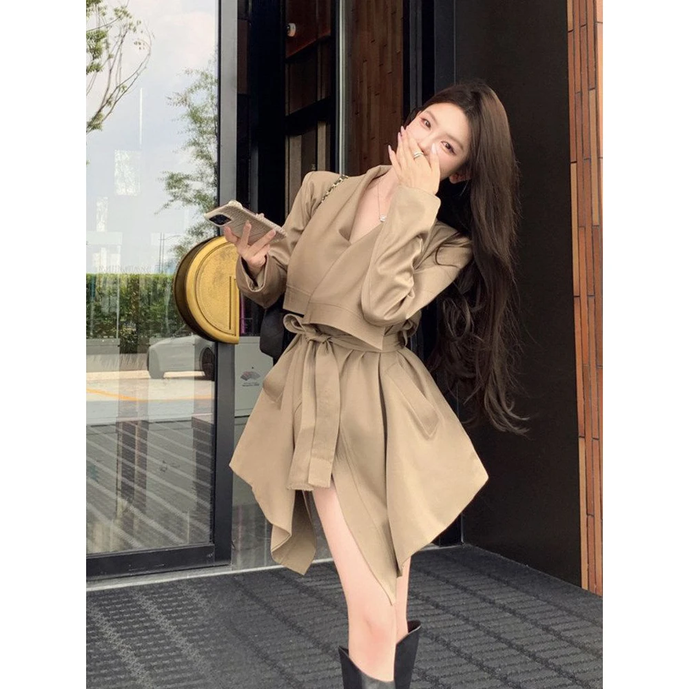 Khaki Color Flip-Collar Women's Jacket Autumn 2026 New Korean Style Miniature Coat Elegant Fashionable Ladies' Windbreaker