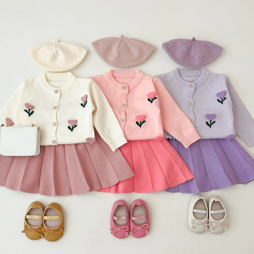 Terno da menina 2025 primavera e outono novas roupas infantis estilo coreano menina bebê flor malha cardigan doce meia saia dois conjuntos