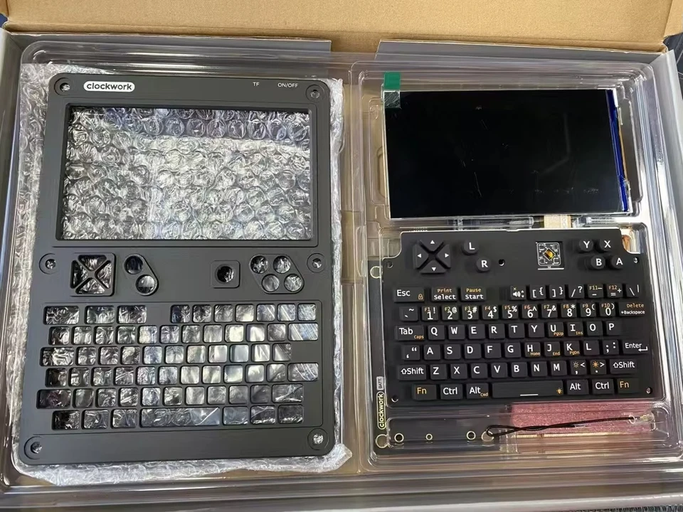 シルバー Clockwork uConsole - PC愛好家向けuConsoleキット
