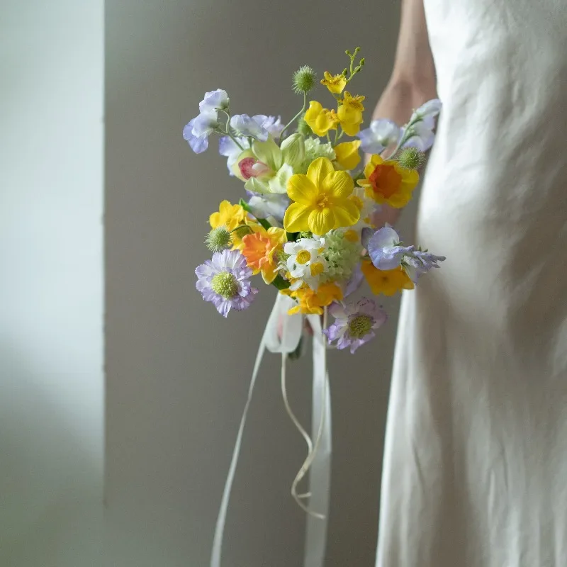 Freeflower free flower, holding simulated flower photography props marriage certificate engagement shooting spring yellow and bl