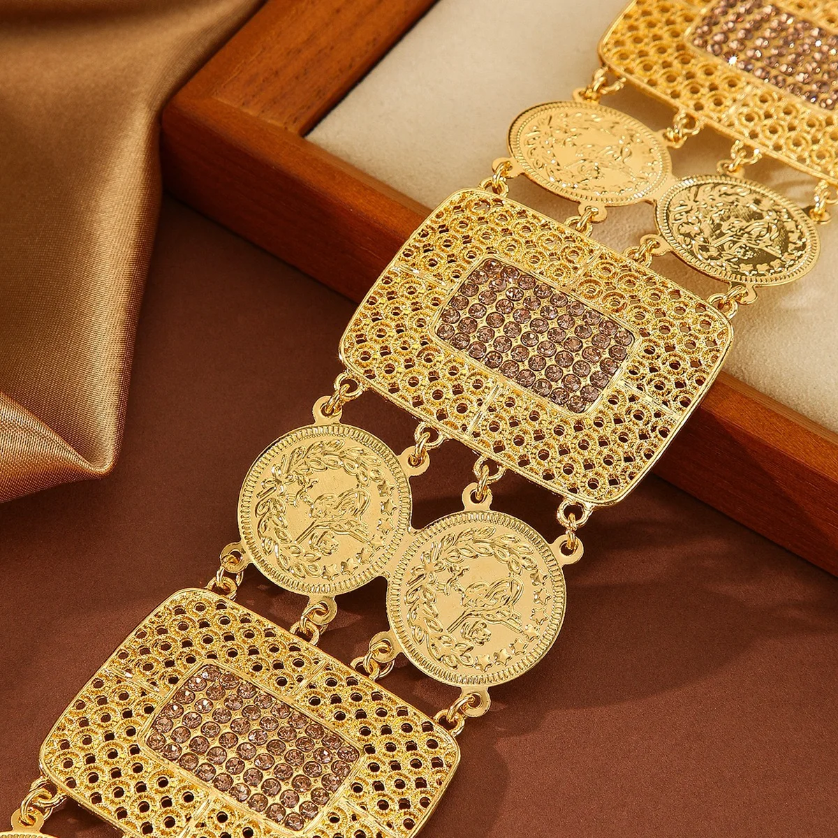 Gold Yollow-Inlayed Pendant Belt For Luxury Style Versatile Formal Dress, Decorative Delt