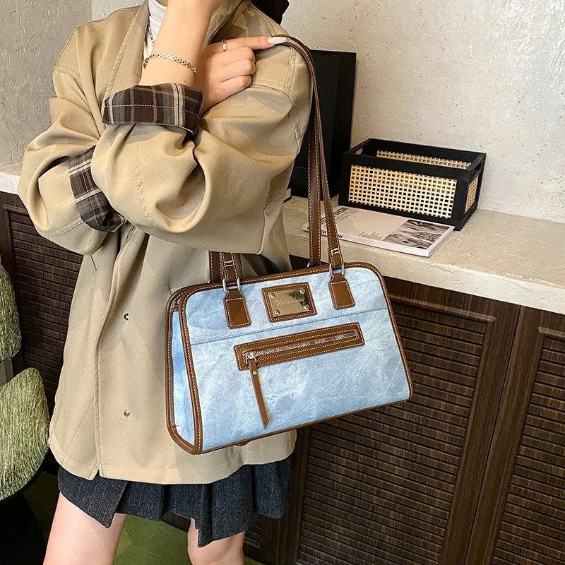 

Fashionable Ladies Shoulder Bag in Leather By Famous Designer Luxury Brand Popular Classic Elegant Handbag Trend