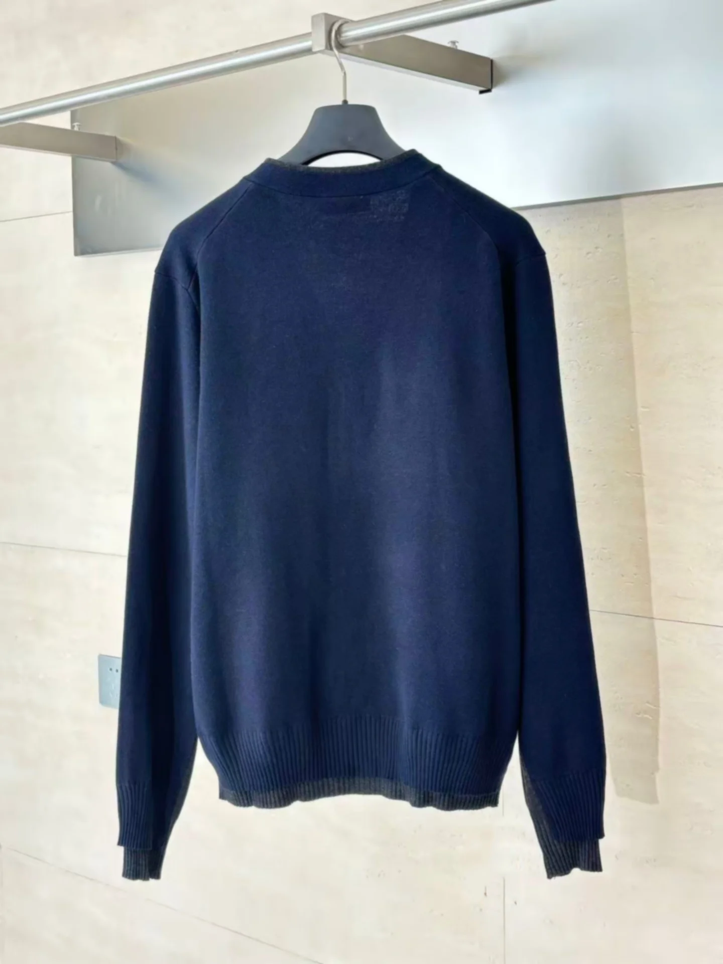 

Soft Ele Cloud-Like Quali New Logo Embroidered Open Cardigan Sweater Color Blo Men's Knitted Woolen Long Sve V-Nec...