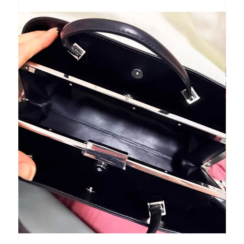 European and American Retro Niche Design Clip Bag New Texture Multi-layer Replaceable Shoulder Strap Portable Single Armpit Bag