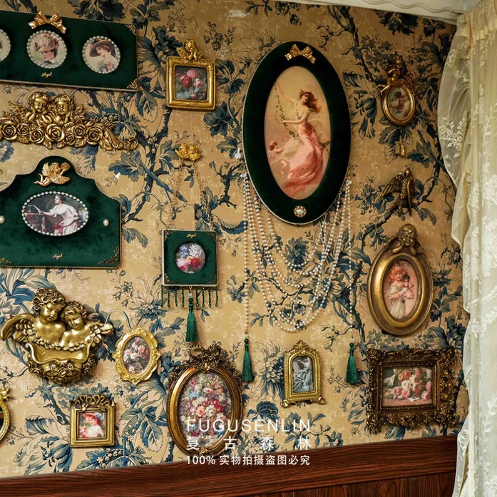 French Retro Handmade Dark Green Velvet Picture Frame Wall-mounted Café Atmosphere Decoration Picture Frames