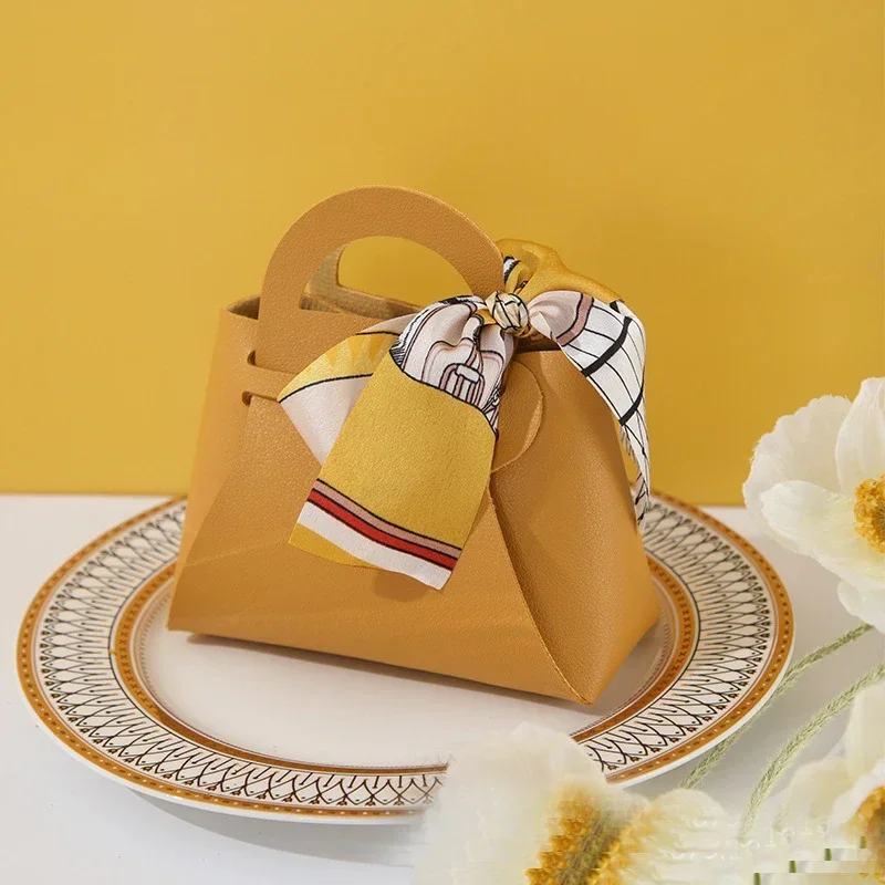 

Leather Yellow Gift Bags with Ribbon Candy Boxes Packaging Pink Boxes Lipgloss Cosmetic Gift Box Wedding Gifts for Guests
